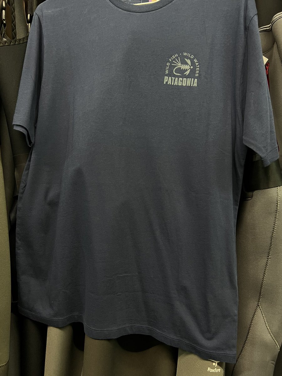 lunkers946's tweet photo. #フライフィッシャー なら買っとかないとTシャツ👕✨フライも釣りもしないけどデザインカワイイからと、このデザインを購入して下さる #パタゴニア 好きさんもたまにいらっしゃいますがそのお考え、好きっす🤩
#patagonia #patagonia釧路 #パタゴニア釧路 #フライフィッシング #flyfishin https://t.co/b6qJRE5XU7