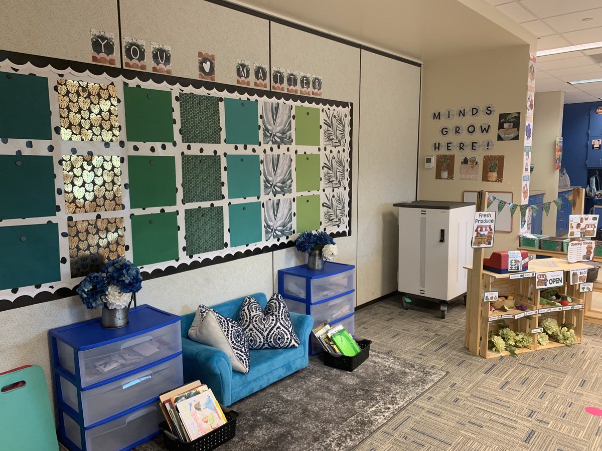 KateWaltherOTES's tweet photo. Spent some time in a kinder classroom the first couple days to help ease their transition! Don’t you just want to grab a book to read on the cozy couch or work/shop at the produce market? 😍 Kindergarten is so much fun! #OTESacorns https://t.co/IEXpNs5qFa