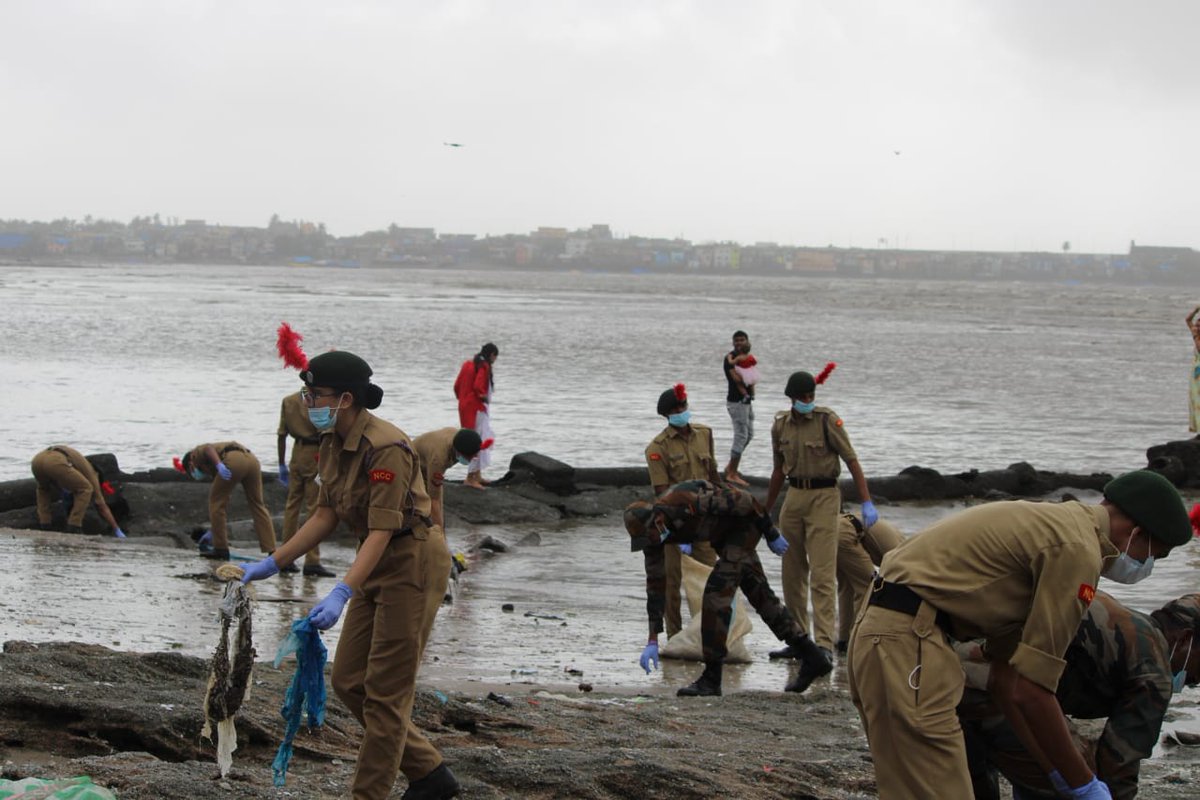 NCC_IIT_Bombay's tweet photo. Jai Hind!
The cadets of NCC IIT Bombay went to Dadar to present projects on #solidwastemanagement as a part of #PuneetSagarAbhiyan. Cadets cleaned the beach and sensitized locals about #SwachhBharatabhiyan
@mumbai_group 
@ncc_dte 
@HQ_DG_NCC https://t.co/FLvGjHtNzC