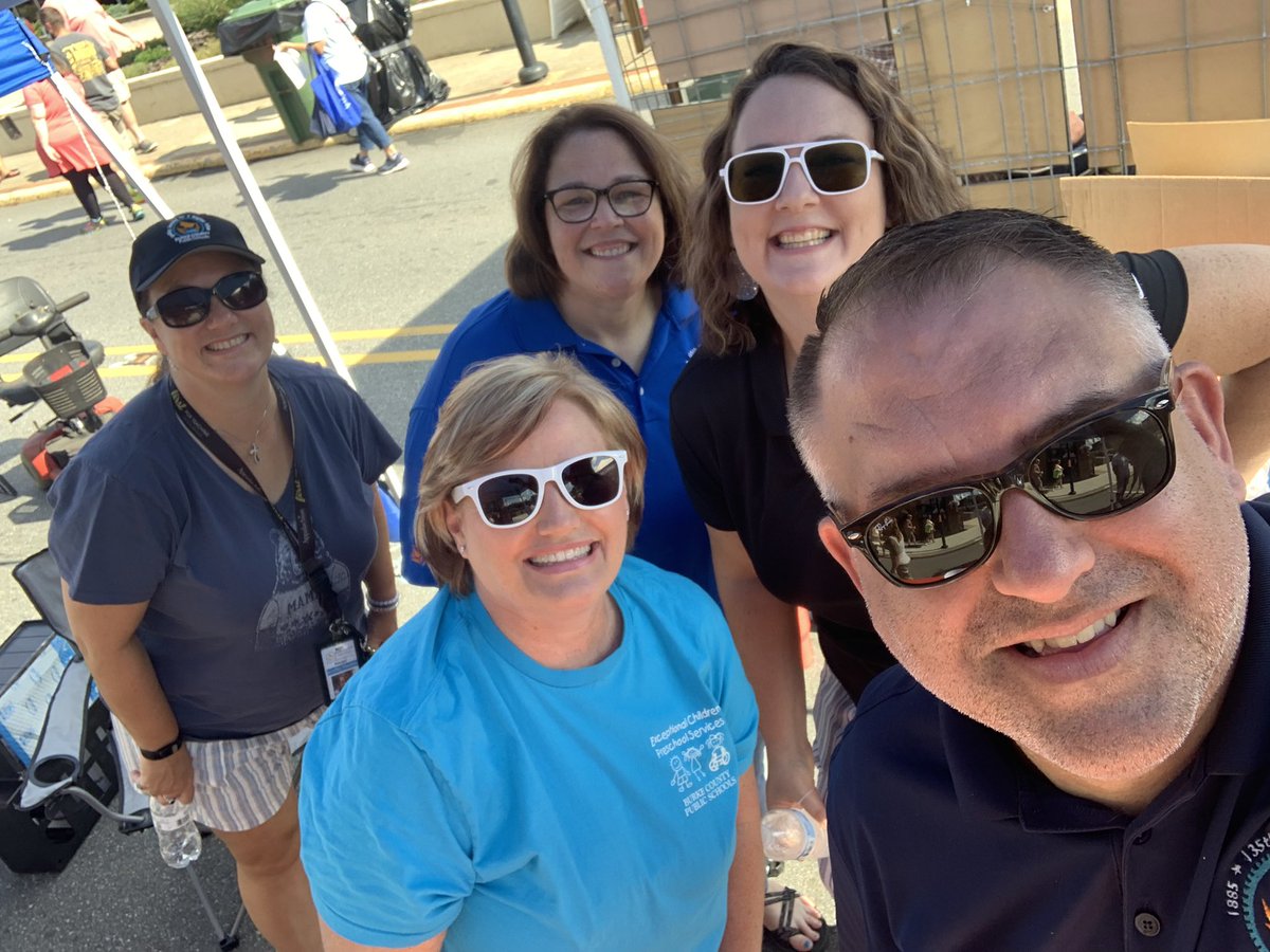 JacquieGrady's tweet image. Enjoying the Waldensian Festival in Valdese with my BCPS peeps. #AllInBCPS #ignitelearningbcps @charlesw2015 @Courtne98877019 @BurkeCoSchools