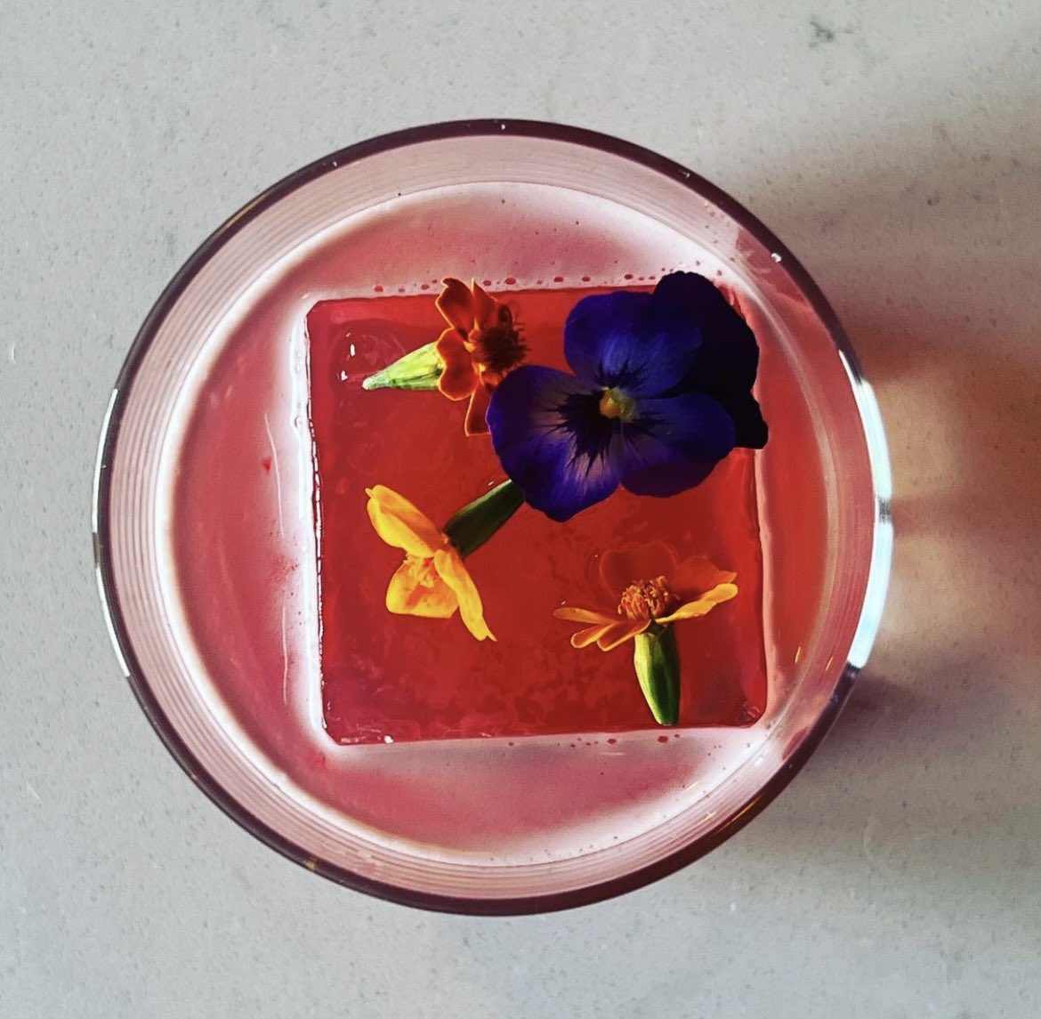 MeetHeidiScott's tweet photo. #craftcocktails #NYC 😋 https://t.co/PHI0xWtz5j