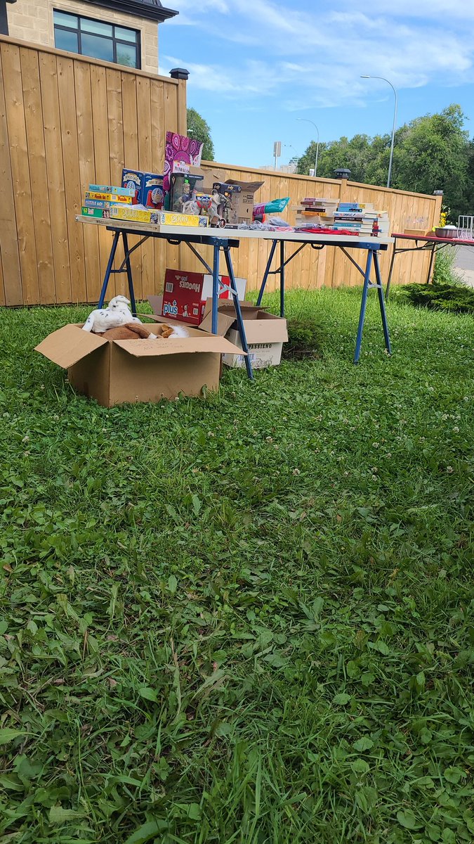 LiviClark's tweet photo. Garage sale today! Message for address. https://t.co/Dw3qDSngTe