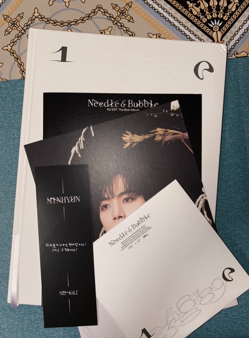 moonloves09's tweet photo. Mau bilang makasih banyakk bangett buat kak ichi krn sabar banget. Trnyta albumnya udh siap diambil, tpi akunya ada aj dramanya. Lupa pass twitter ini jdi gtau lah dkk. Sorry+thank you ya kakk, sayang pc aku gak bau minhyun. Padahal pc nuest aku tinggal mh yang blm:( @ylevol7919 https://t.co/m6Ks5LdR1e