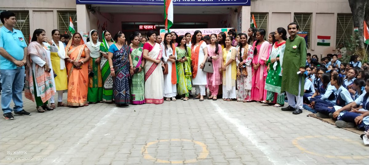 drpriyalaxmi's tweet photo. What would you do this 15th August

Plant a tree this Independence day !

This was the message by HoS Mrs Anjali Gupta mam at independence day celebration at G. Coed SSS DDA Flats Kalkaji.

ऐ वतन वतन मेरे आबाद रहे तू! https://t.co/izn1NEm9QI