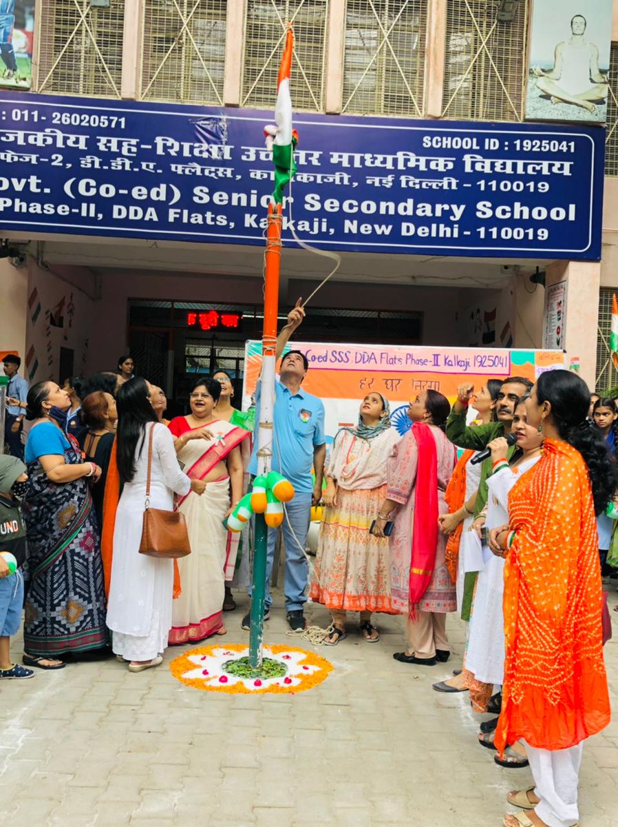 drpriyalaxmi's tweet photo. What would you do this 15th August

Plant a tree this Independence day !

This was the message by HoS Mrs Anjali Gupta mam at independence day celebration at G. Coed SSS DDA Flats Kalkaji.

ऐ वतन वतन मेरे आबाद रहे तू! https://t.co/izn1NEm9QI