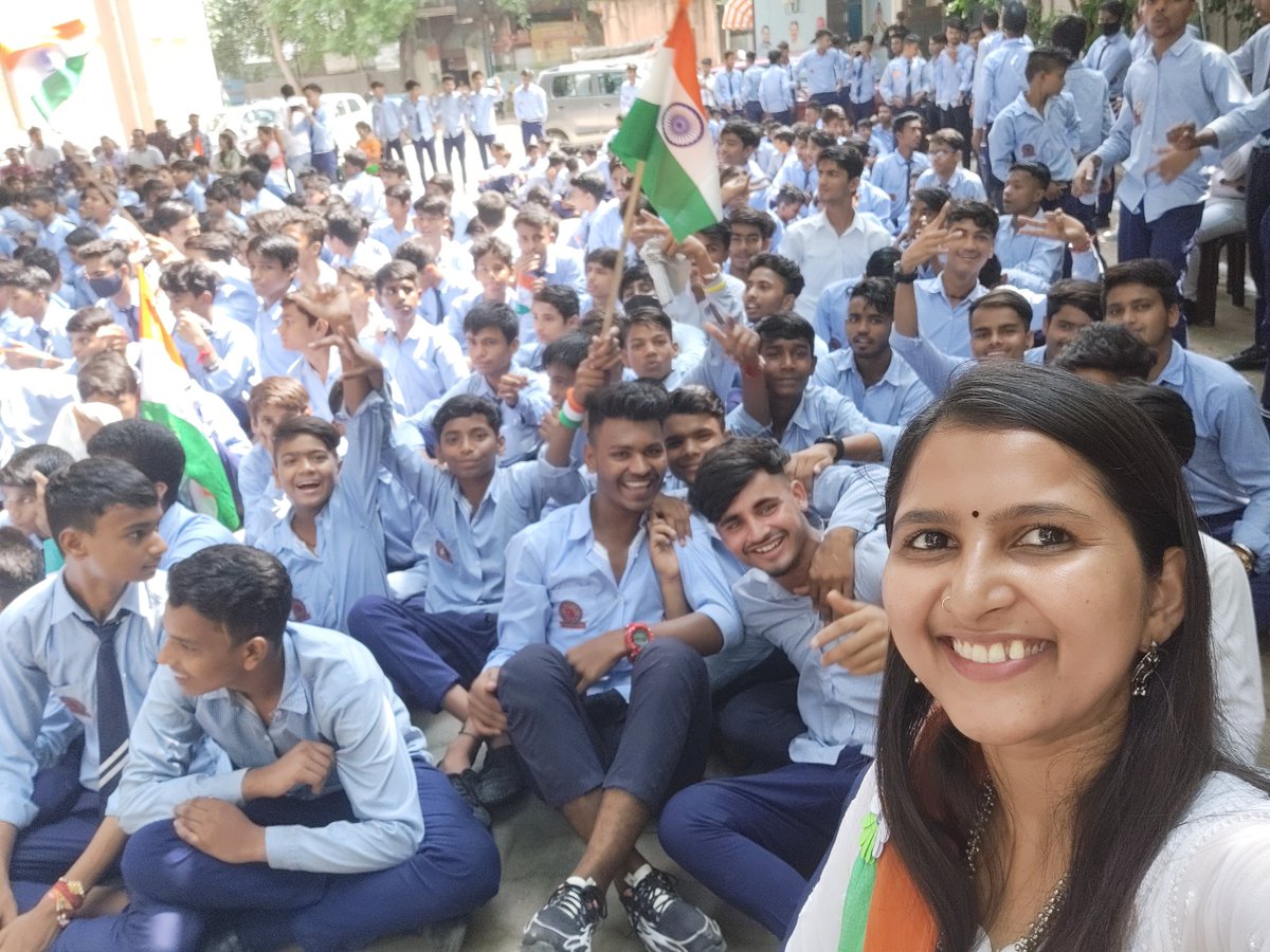 drpriyalaxmi's tweet photo. What would you do this 15th August

Plant a tree this Independence day !

This was the message by HoS Mrs Anjali Gupta mam at independence day celebration at G. Coed SSS DDA Flats Kalkaji.

ऐ वतन वतन मेरे आबाद रहे तू! https://t.co/izn1NEm9QI