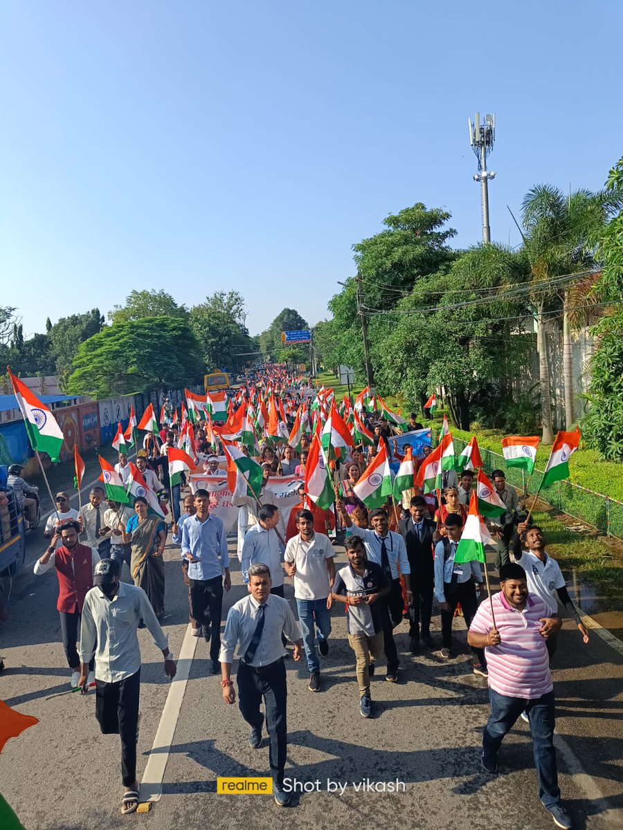 NssRURanchi's tweet photo. आज 'हर घर तिरंगा' अभियान प्रभातफेरी राँची विश्वविद्यालय, राँची द्वारा आयोजित की गई एवं NSS के स्वयंसेवकों ने भाग लिया, झारखण्ड के राज्यपाल महामहिम श्री रमेश बैस सम्मिलित हुए और अभियान को सफल बनाने के लिए प्रेरित किया। @YASMinistry @_NSSIndia @AmritMahotsav @sanjayjavin https://t.co/xwQeCxW0Dj