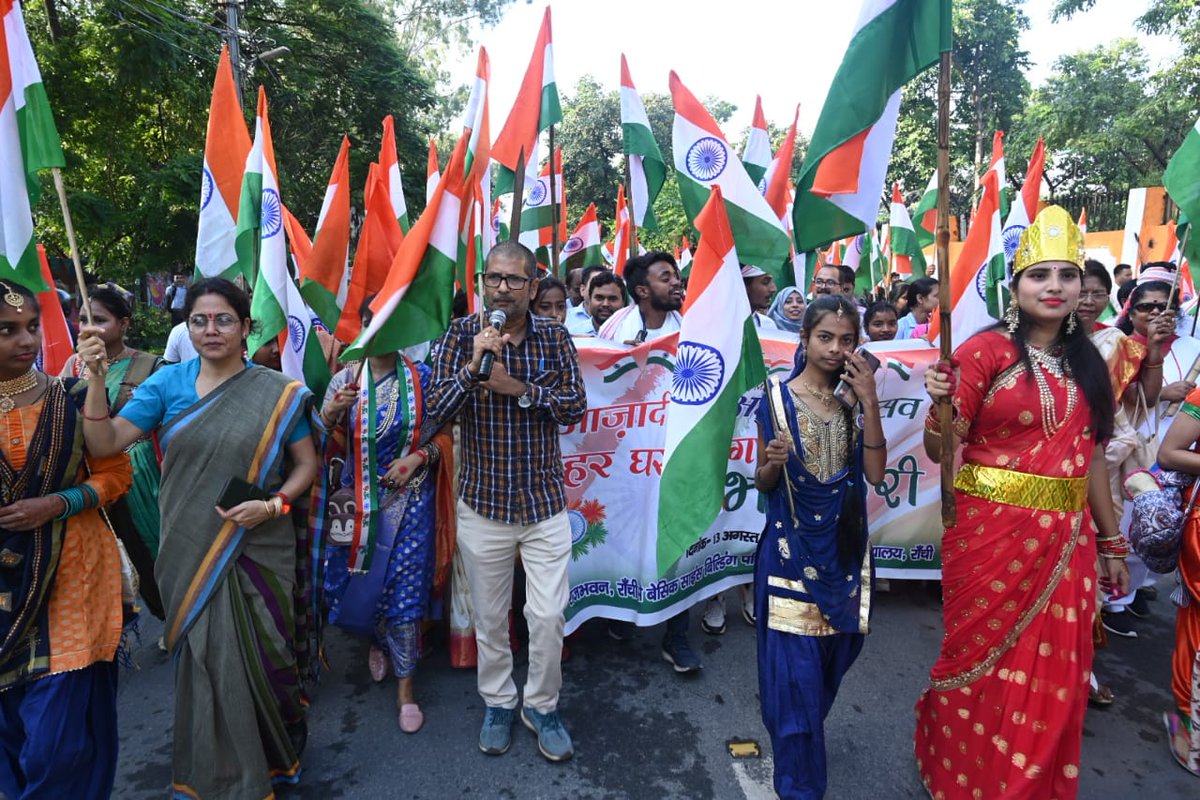 NssRURanchi's tweet photo. आज 'हर घर तिरंगा' अभियान प्रभातफेरी राँची विश्वविद्यालय, राँची द्वारा आयोजित की गई एवं NSS के स्वयंसेवकों ने भाग लिया, झारखण्ड के राज्यपाल महामहिम श्री रमेश बैस सम्मिलित हुए और अभियान को सफल बनाने के लिए प्रेरित किया। @YASMinistry @_NSSIndia @AmritMahotsav @sanjayjavin https://t.co/xwQeCxW0Dj