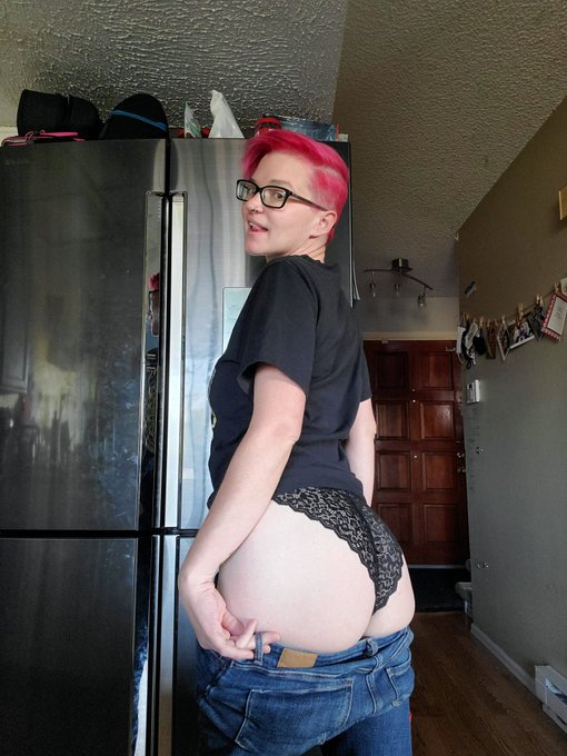 I'm going to start making content again! So I made all my old content on pornhub free! Link is in the<a href="/tag/mvsales"class="tags"><span>#mvsales</span></a>