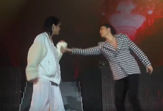 timetaytem's tweet photo. now i can laugh about how time this fuckin sl/ut wristgrabbed two boys in the span of a few minutes #timetaytem #timetay #timetem https://t.co/JsuMaB7hUI