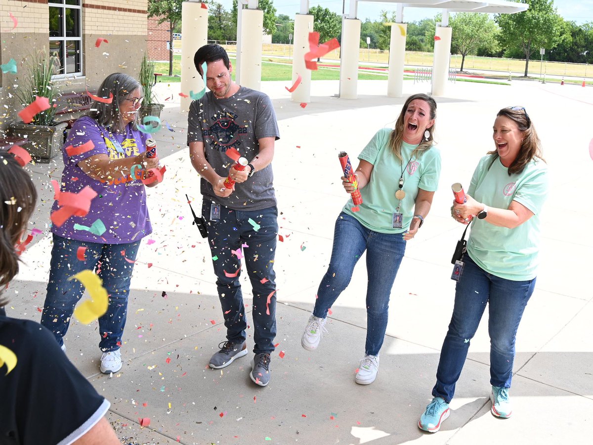 MrKeislerWISD's tweet photo. When your campus earns an A and ALL 6 distinctions! What a great way to end the first week. https://t.co/jlexEPnxNa