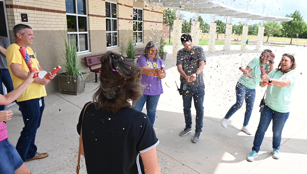 MrKeislerWISD's tweet photo. When your campus earns an A and ALL 6 distinctions! What a great way to end the first week. https://t.co/jlexEPnxNa
