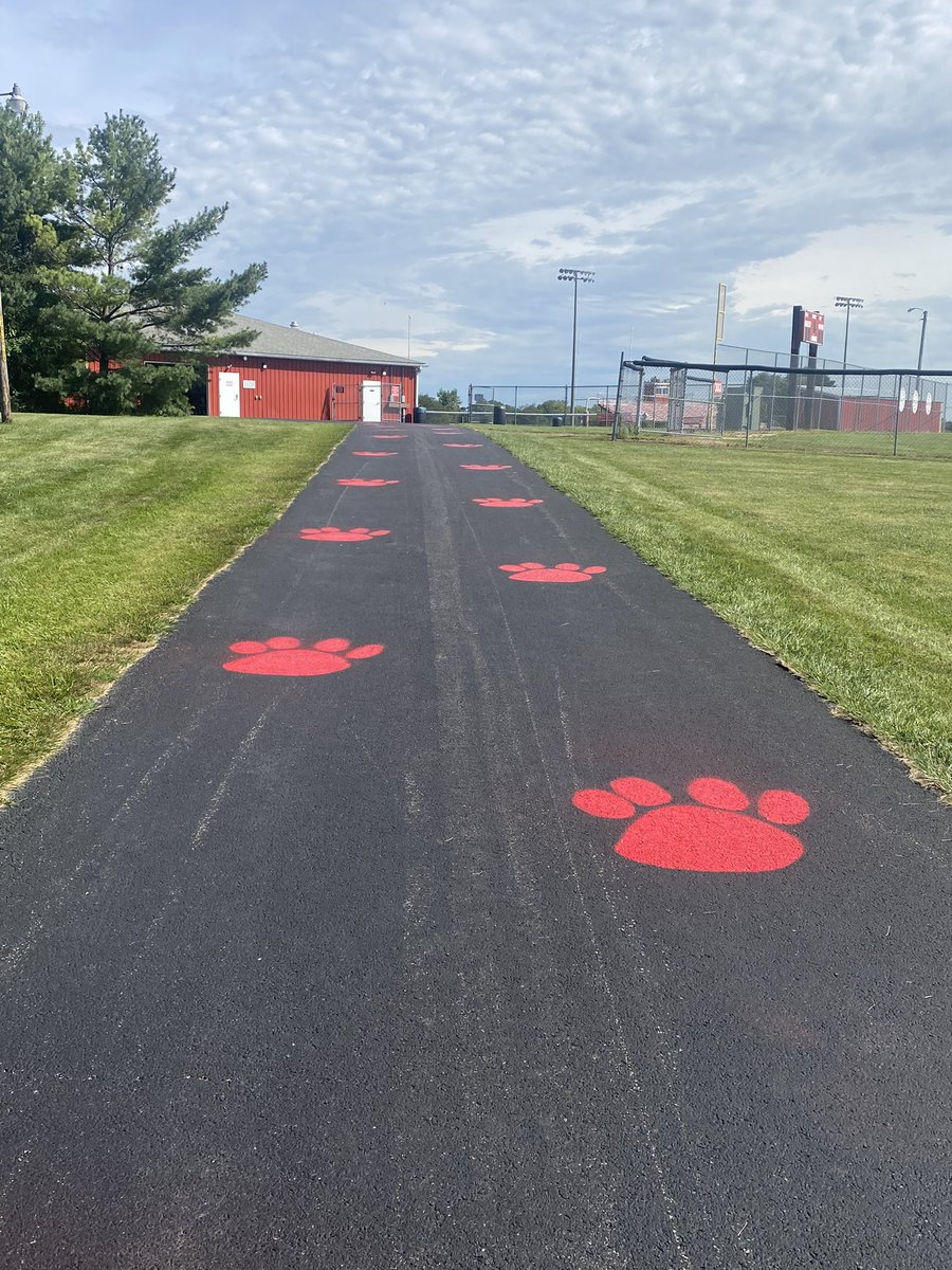 ASchirg's tweet photo. Nothing like Paw Painting in the morning! See you soon Panthers! #ForFairbanks https://t.co/2eRTWFBb3j