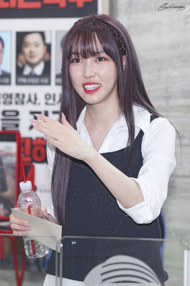colourfuland55's tweet photo. 20220809 퇴근길 
#yuju #유주 https://t.co/UAQOrGl3ff