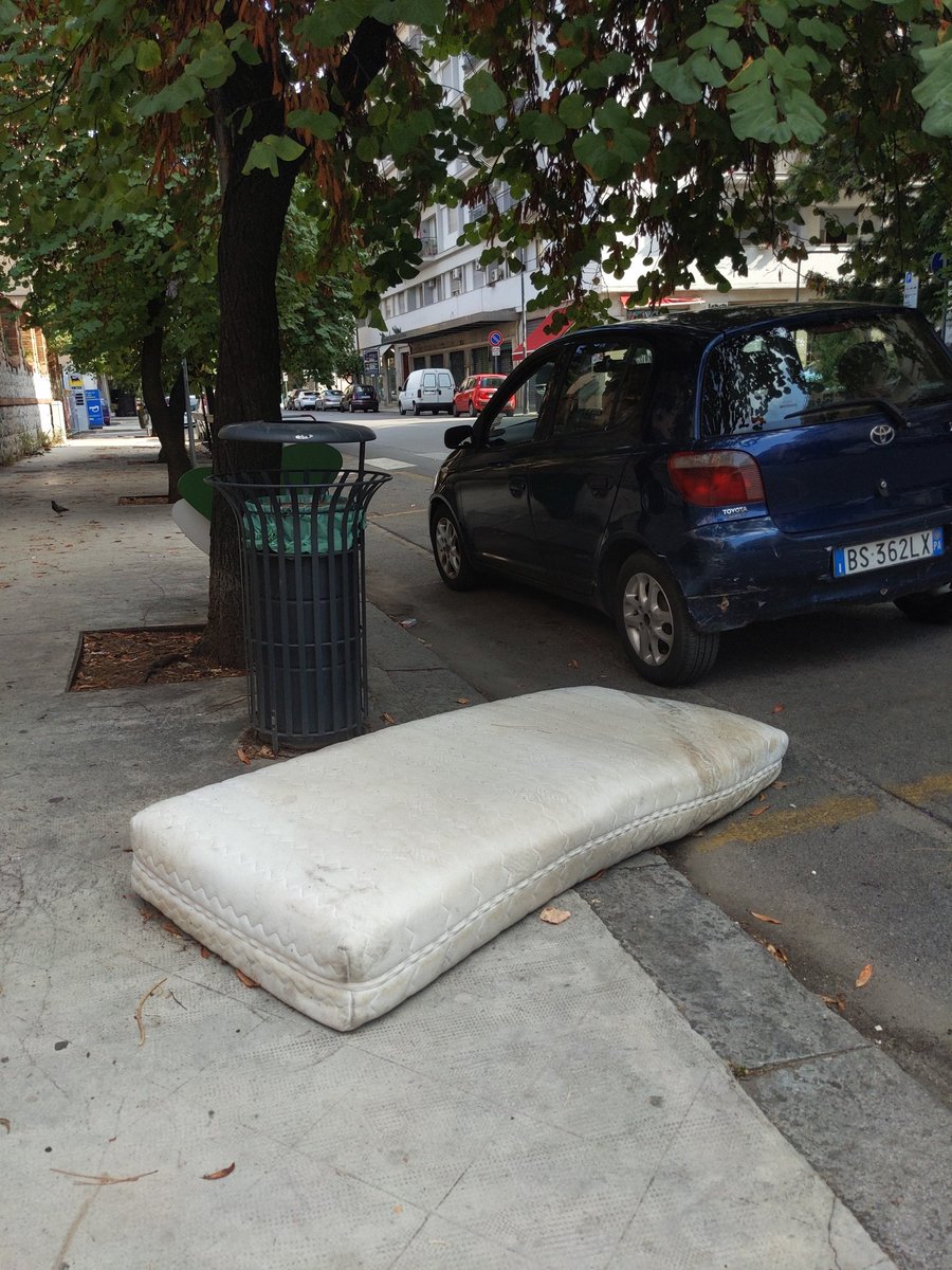 aborruso's tweet photo. .@RapPalermo abbandoni cc @ComunePalermo
Nei pressi di Via Terrasanta, 74, 90141
https://t.co/mmtFIpRIeC #tw2RAP geo:38.13012,13.34472 https://t.co/rm3jExdJNe