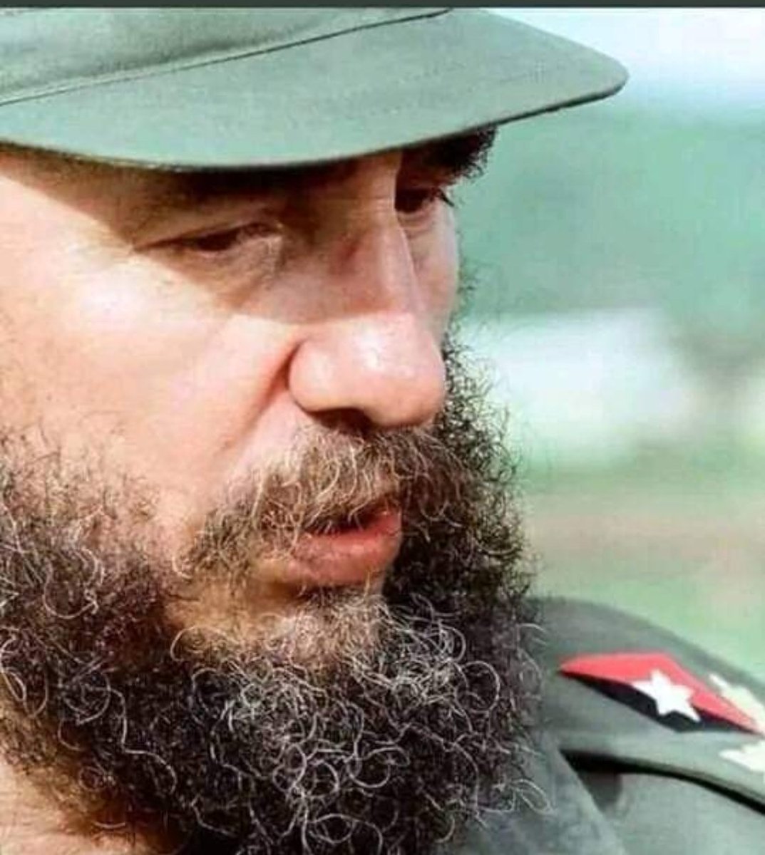 En el día de tu natalicio, te recordamos con todo el ❤.
En la #UCLVnuestra seguimos tu ejemplo. ¡Hasta siempre, Comandante! ❤ 
#FidelPorSiempe 
#FidelVive 
#FidelEntreNosotros