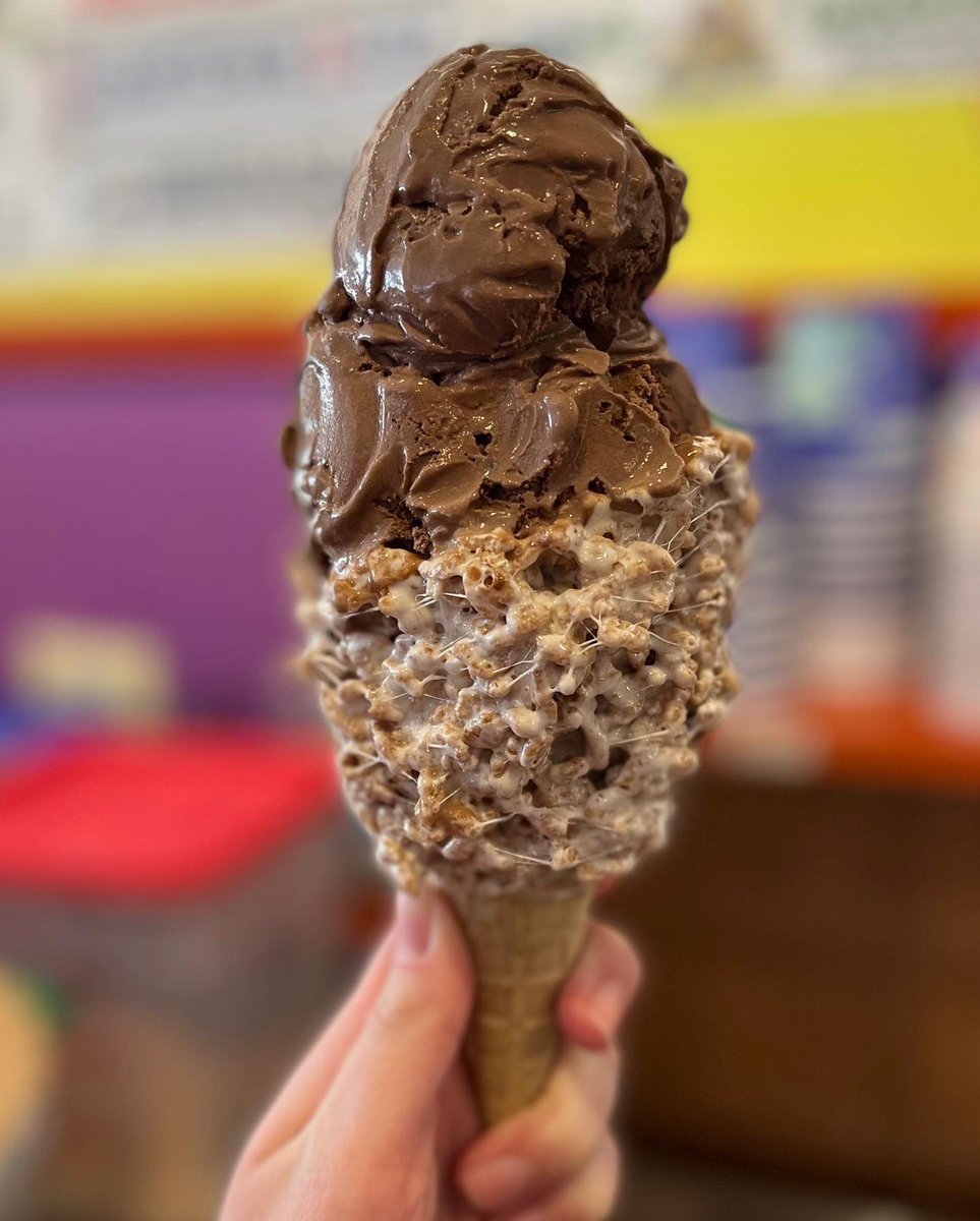 A classic favorite .. but add a little ✨spice✨with a handmade Cocoa Krispie waffle cone 😋

Stop on by for a Chocolate Moose cone &amp; stay awhile for some live music in the garden 7-10pm! 🎸🎶

#emacksalbany #emackandbolios #icecream #albanyny #aroundalbany #capitalregionny #518