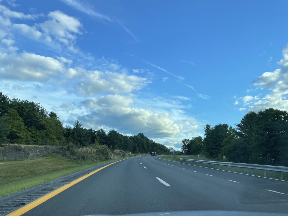 Coach_Alameda's tweet photo. Quick visit to the great state of Vermont .. sharing some 🥎 fun with good people! What beautiful places this game can take you!! #grateful4ball https://t.co/SoNkubrfsz