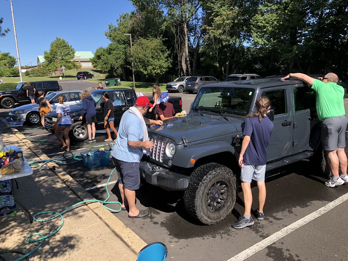 rocket_116's tweet photo. Excellent job @CouncilRockSD Marching Band & Color Guard! You can still get your car washed in Newtown until 12! They did a beautiful job! #HawaiiBound 🌺🌺#MarchingBand #ColorGuard #ColourGuard #NeedAChaperone? https://t.co/NRyrtIoVQd