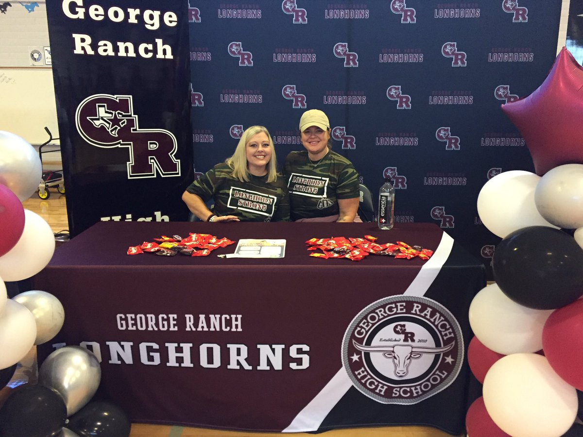 Maroon and silver track at the Lamar Block party! <a href="/LamarCISD/">Lamar CISD</a> #BTSBlockparty