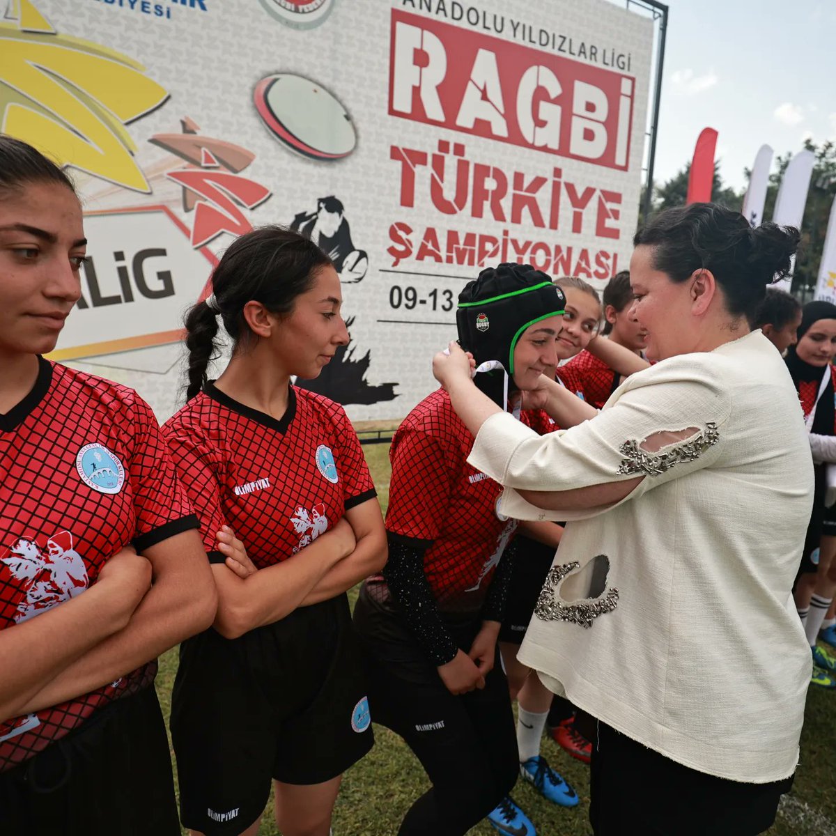GSB_Denizli's tweet photo. Denizli'nin ev sahipliğinde yapılan Anadolu Yıldızlar Ligi Ragbi Türkiye Şampiyonası tamamlandı. 🇹🇷🏉 Denizli Milletvekili Nilgün Ök, Büyükşehir Belediye Başkanı Osman Zolan ve İl Müdürümüz Ömer İlman şampiyonlari ödüllendirdi. 🥇🥈🥉 👏 https://t.co/3qxSYZywFp