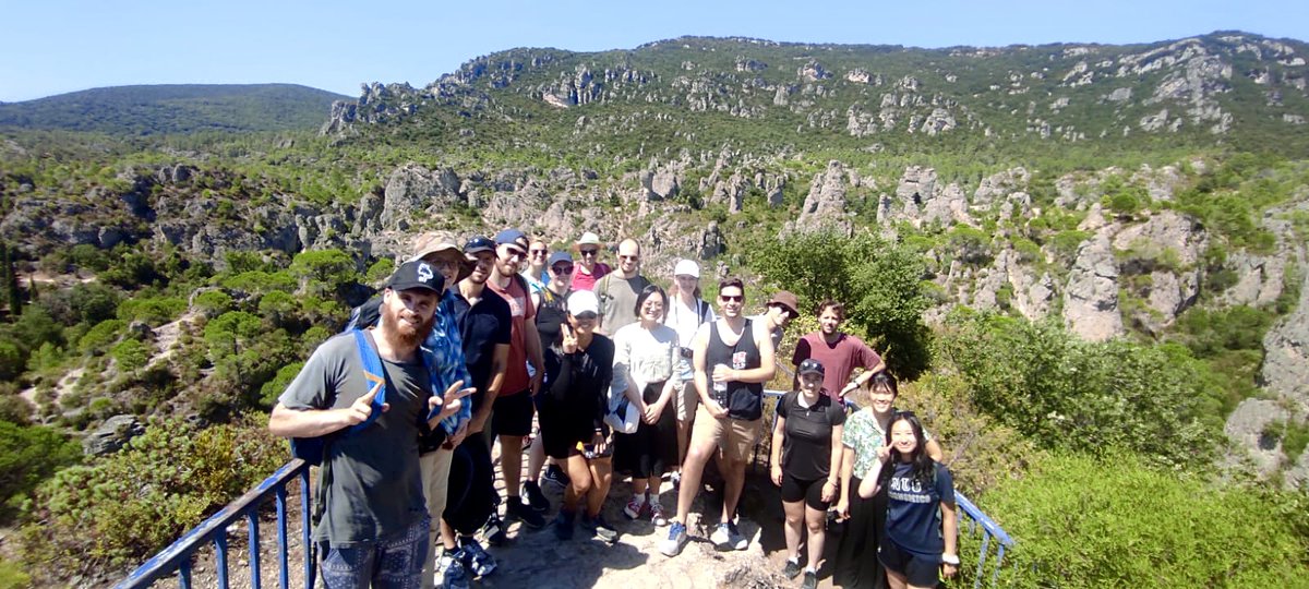 🇫🇷 Le week-end dernier, nos étudiants sont partis faire un petit voyage et une visite guidée avec Jérémy. 😊
Ils ont fait une randonnée au cirque de Mourèze, un site surprenant qui est célèbre par la mer de rochers aux formes étranges. 

#NewLsf #FrenchSchool #CirquedeMourèze