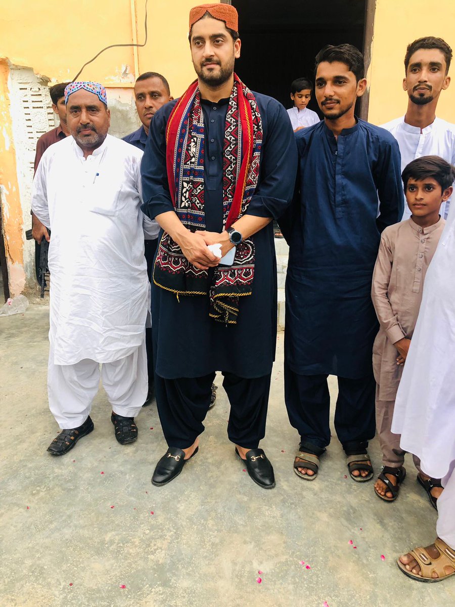 sirajuddin110's tweet photo. MPA @GhanwerIsran visited the village Sher Khan Isran for tea party hosted by Sher Khan Isran and Sharuffudin Isran, taluka Sijawal Junejo. https://t.co/O0HkB4K8bm