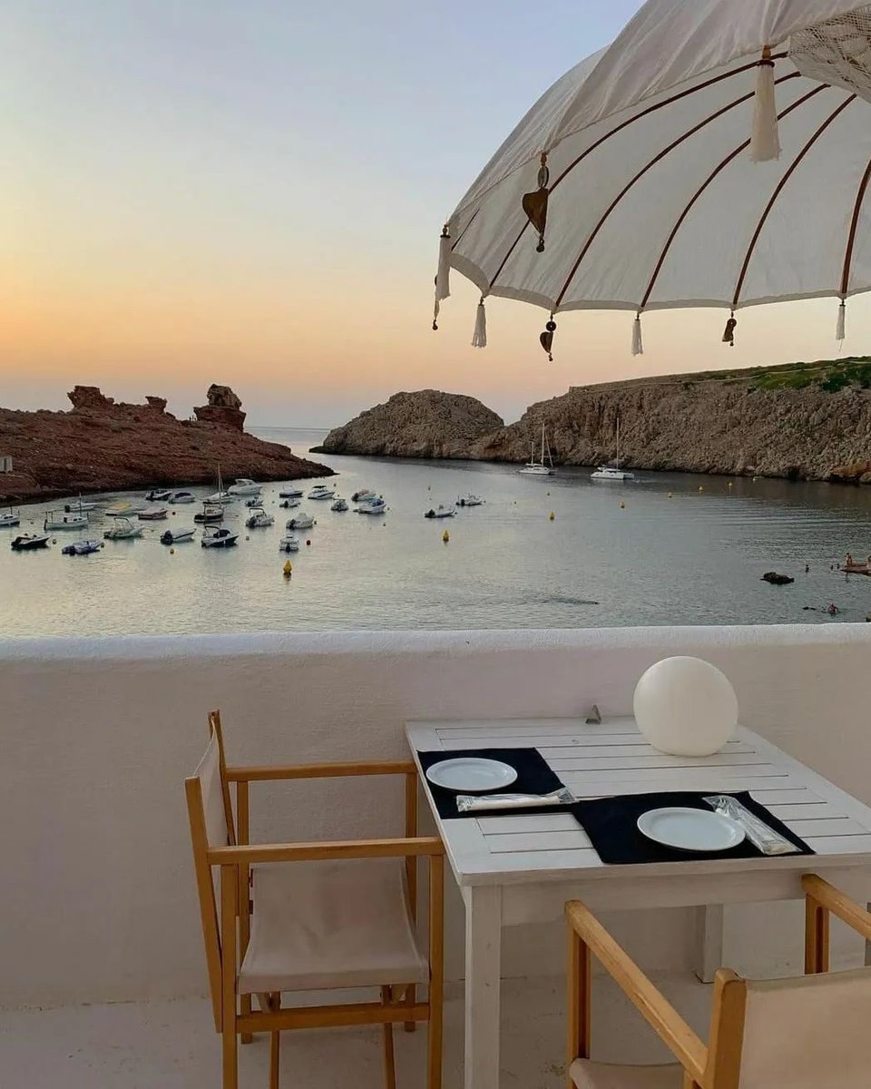 WallisFashion's tweet photo. Dinner with a sunset sounds like our kind of night 🌅
Which view are you choosing? 🤩
📸 seehura
📸 beatrice_lenti
#foreverwallis #wallisfashion #wallisloves #holidayspots #postoftheday #summernights https://t.co/T8ghYpUn1t