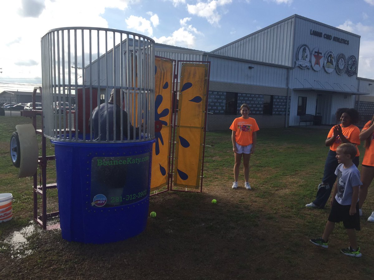 More fun at the Lamar block party! <a href="/LamarCISD/">Lamar CISD</a> <a href="/WrightJHLions/">Wright Junior High</a> #BTSBlockParty