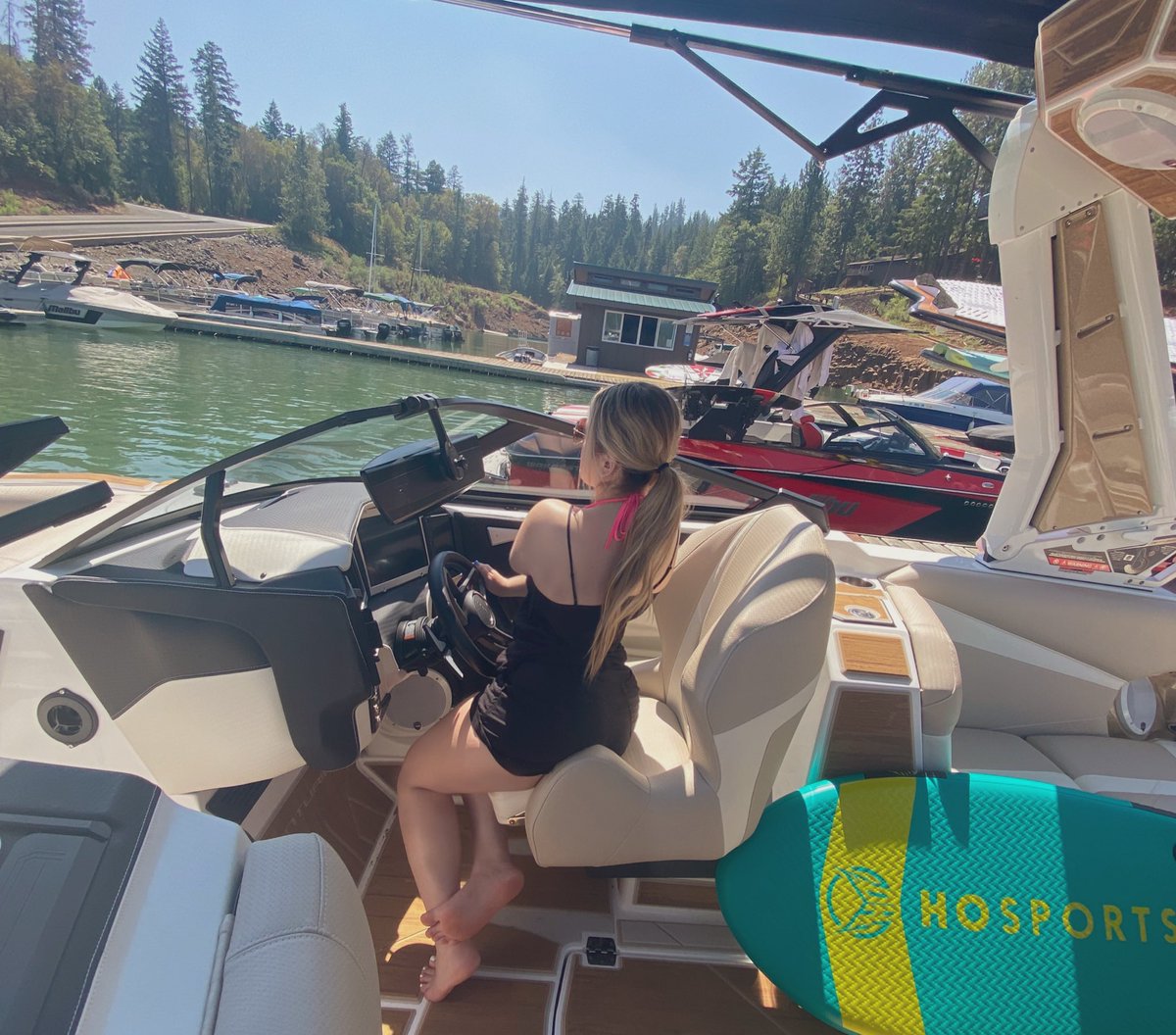 malibuxbaby's tweet photo. He took my friends & I on his boat for the day & bought us lunch. We just had to say thanks by humiliating him on the boat dock & shoving our dirty & wet lake feet in his face..πππ¦Άπ» #sugarbabe #submaterial
findom domme finsub sub paypig humanatm humiliation collegebrat cuck https://t.co/pxtuOUC2uA