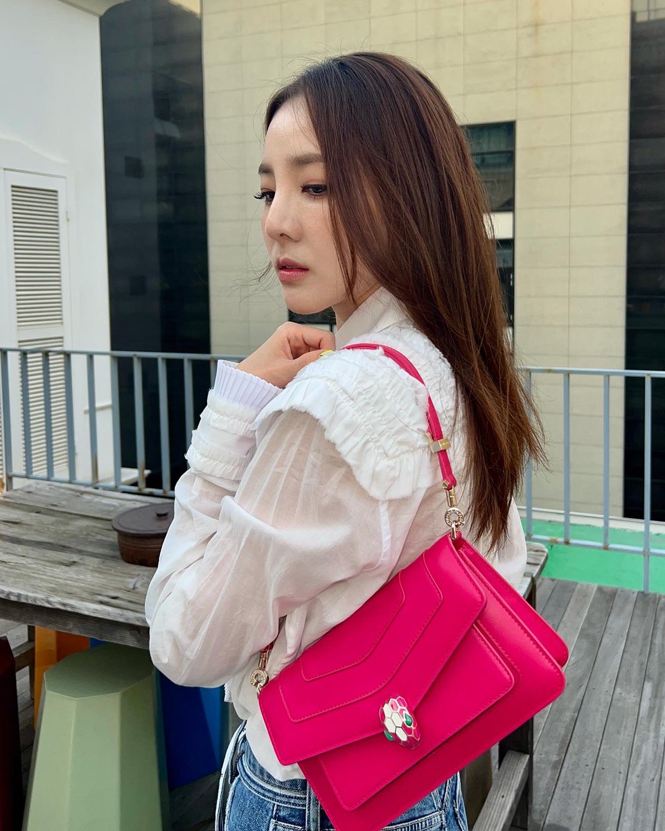 krungy21's tweet photo. 울 정현언니 응원하러 #리미트 시사회에서~🎞📽💕정현언니와 모든 배우분들이 연기를 너무 현실적으로 실감나게 해주셔서 영화가 아니라 실제 이야기를 보듯 너무 부들부들 떨렸는데..너무 마음이 아프고 무서웠어요ㅠ.ㅠ영화 너무 잘 봤구요👏🏻멋진 배우님들 최고에요👍🏻#한국판테이큰 #엄마판테이큰 https://t.co/P1EGn96uim