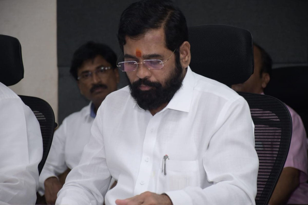 CMOMaharashtra's tweet photo. मुख्यमंत्री @mieknathshinde यांनी
#कोल्हापूर जिल्ह्यातील पूरस्थिती व उपाययोजनांचा जिल्हाधिकारी कार्यालयात आयोजित बैठकीत घेतला आढावा. पंचगंगा नदीचा पूर व त्यामुळे मोठ्या प्रमाणात होणाऱ्या नुकसानीवर कायमस्वरुपी तोडगा काढण्यासाठी आवश्यक निधी उपलब्ध करुन देणार- मुख्यमंत्री https://t.co/KymOcxA6lw