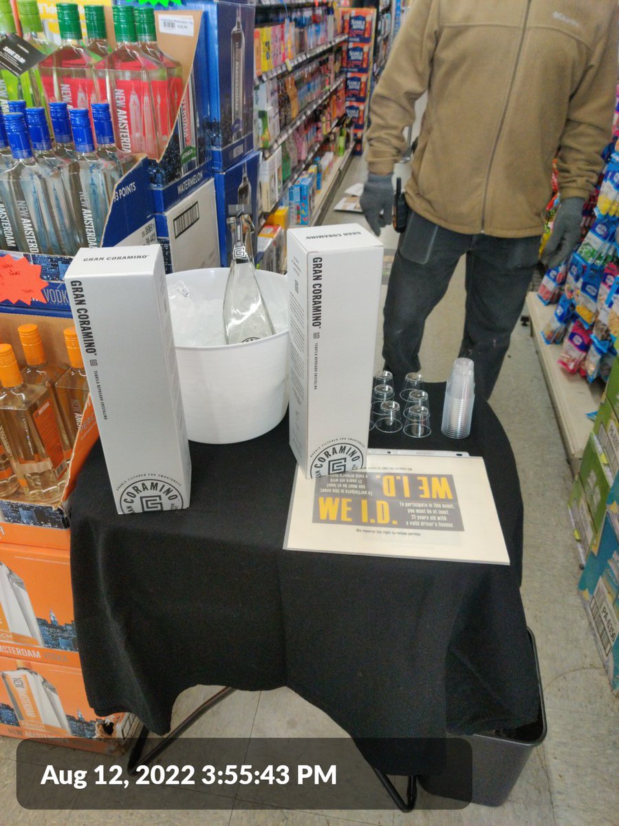MelvinNiknak's tweet photo. Had a nice time promoting Kevin Hart's New Tequila GRAN CORMINO!  It taste and smells amazing! And it's a  Reposado!  #kevinhart #grancormino #smoothsipping WAY TO GO KEVIN HART! https://t.co/doUwTX5KwM