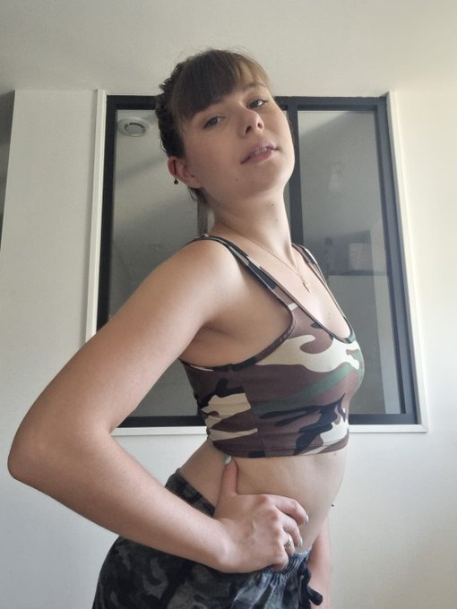 Merci pour tous vos petit mots 😘😘 https://t.co/hLZlE5spjp<a href="/tag/shooting"class="tags"><span>#shooting</span></a><a href="/tag/pornlife"class="tags"><span>#pornlife</span></a>