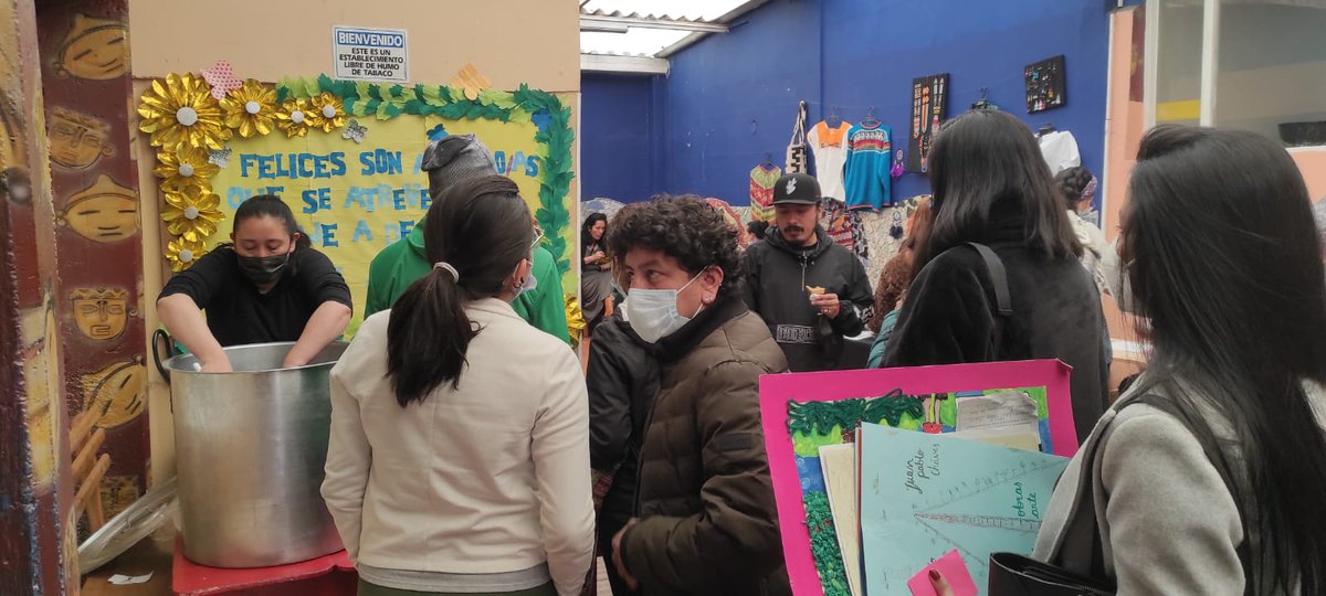 GilmaGomezO's tweet photo. #LiceoNuevoChileExige Hoy la comunidad educativa en Minga Solidaria para enviar un mensaje a la Alcaldesa Claudia López para que @LiceoNuevoChile permanezca en su territorio ambiental y cultural @AlirioUribeMuoz @AtiQuigua @IvanCepedaCast @ClaudiaLopez @FranciaMarquezM https://t.co/2y4N9r0N7W