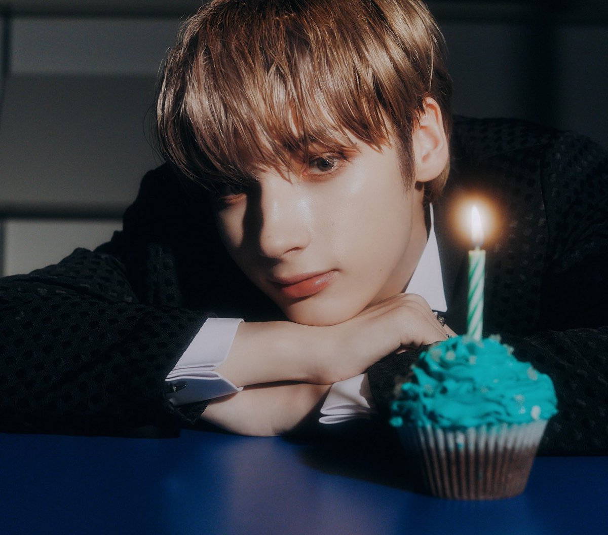 hueningpictures's tweet photo. serving visuals on his special day https://t.co/mChWNKLb4S