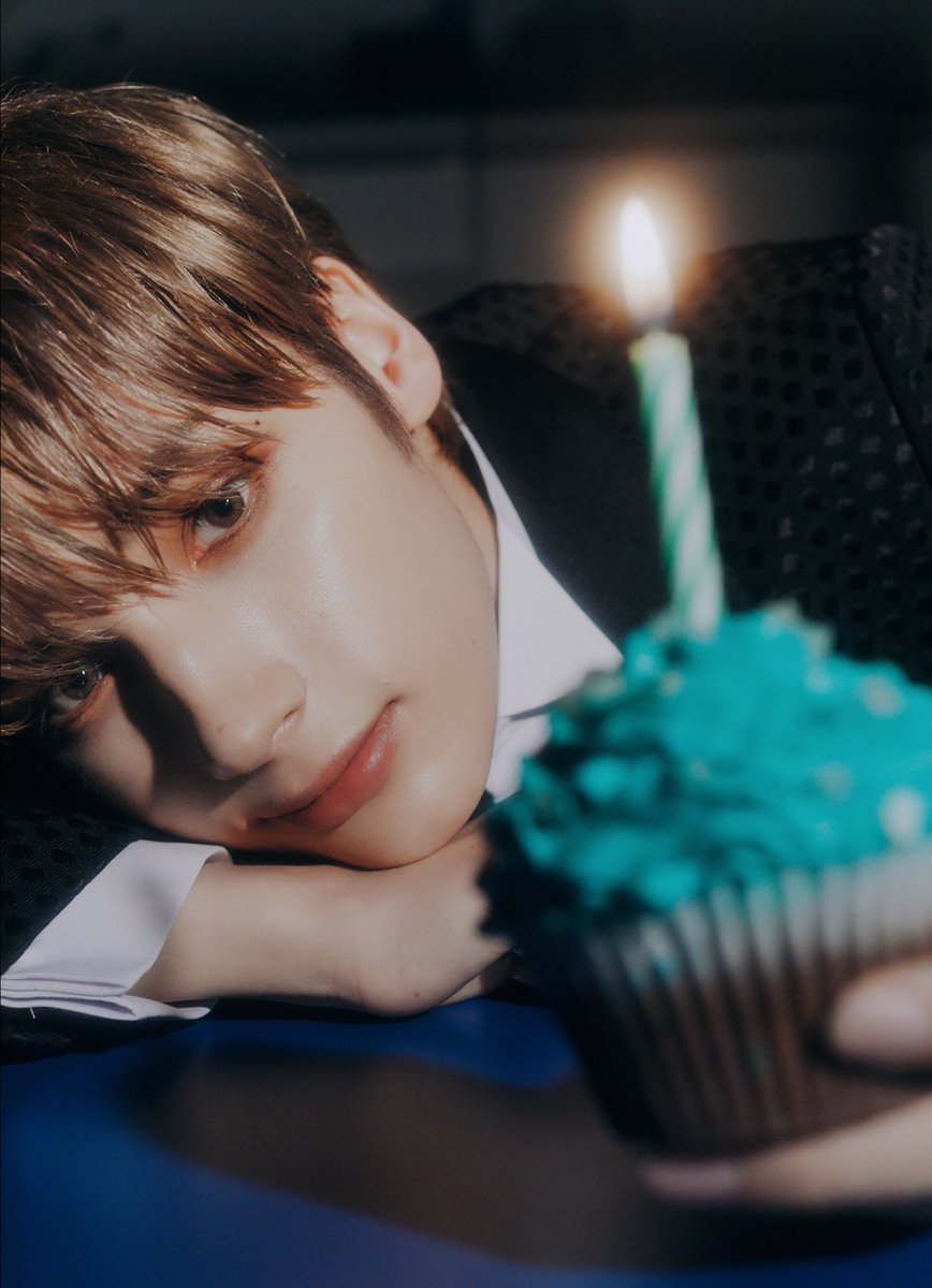 hueningpictures's tweet photo. serving visuals on his special day https://t.co/mChWNKLb4S