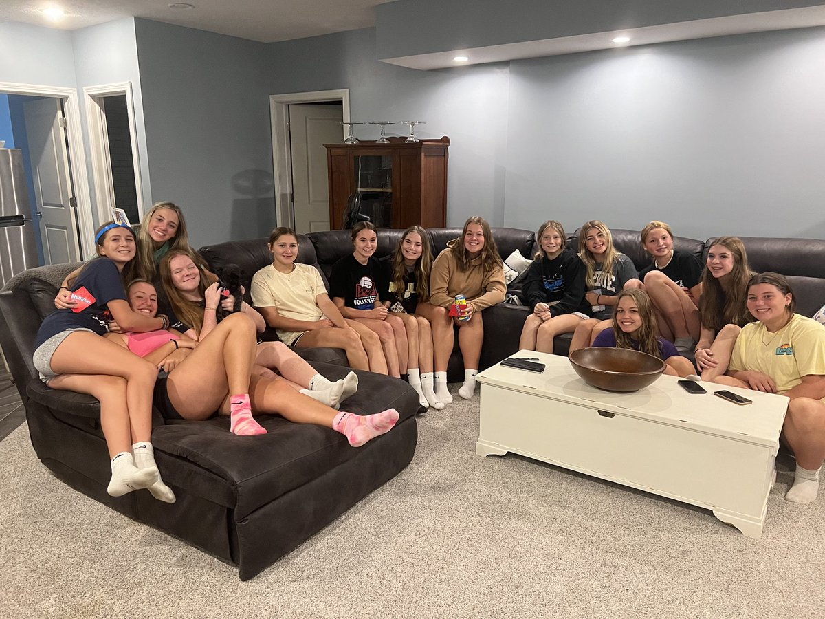 HHSRaidersVball's tweet photo. HHS freshman volleyball team gearing up for their first game Thursday! #TEAMiseverything https://t.co/IYooysLLWW