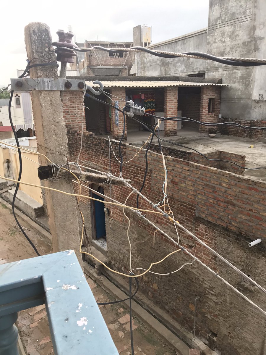 ankush30697's tweet photo. @VidyutVltran Hii good evening this  is a serious message for the Vidyutvltran an emergency as this pole is becoming very dangerous in rain as it has been weak kindly repair as soon as possible    Location  : bakra town https://t.co/rwOWPKhOIf