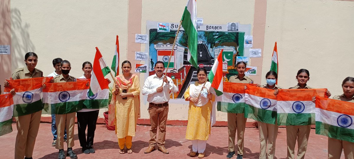 GDC_RS_Pura_NCC's tweet photo. NCC SW cdts(2 J&amp;K Girls BN)from GDC RS Pura,Jammu spread the message on HAR GHAR TIRANGAA to celebrate Azadi ka Amrit Mahotsav under the patronage of principal Prof. Sunil Uppal.
#harghartiranga
@DteJKL 
@HQ_DG_NCC 
@adgpi https://t.co/hxZQALIdBC