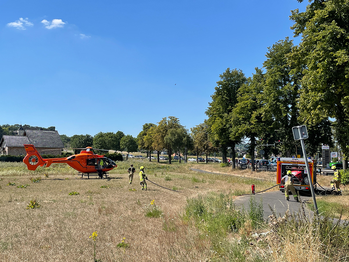 FeuerwehrBhm's tweet photo. Am Samstag, den 13.08.2022, um 12:23 Uhr, wurden die Einheiten aus #Bornheim und #Brenig an die Kreuzung am Rankenberg gerufen. Dort waren zwei PKW miteinander kollidiert und es war eine
eingeschlossene Person gemeldet.
#Feuerwehr 
https://t.co/vUSClO1QA5 https://t.co/ltBIwN3Rxo