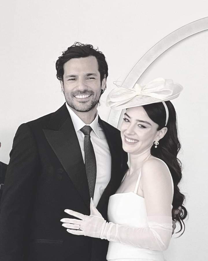 DUECUORI3's tweet photo. Tantissimi auguri amori miei❤️🧿#özgeserkanwedding https://t.co/nwrPFVAN2d