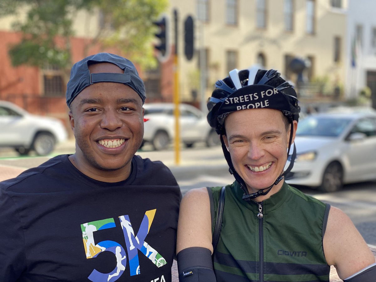 OpenStreetsCT's tweet photo. So awesome to connect with @hlulani_com at todayโs #cleanairCT #youthrun
@Uber_RSA @mec_mitchell @geordinhl @contestedspaces https://t.co/NBTA2lCqeG