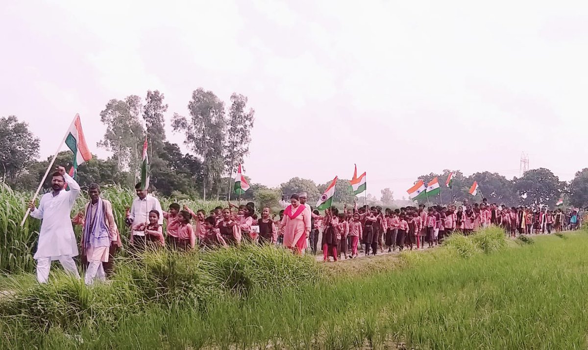 PROCell19's tweet photo. आजादी का #अमृत_महोत्सव के उपलक्ष्य में #HarGharTiranga अभियान के तहत सुलतानपुर में थाना कुड़वार में प्राथमिक विद्यालय एवं उच्च प्राथमिक धारुपुर में प्रबंध समिति के तत्वाधान में अभिभावकों, शिक्षको एवं स्कूल के बच्चों के द्वारा निकाली गई तिरंगा यात्रा #HarGharTiranga #UPP4Tiranga https://t.co/LuHwfVhBgs