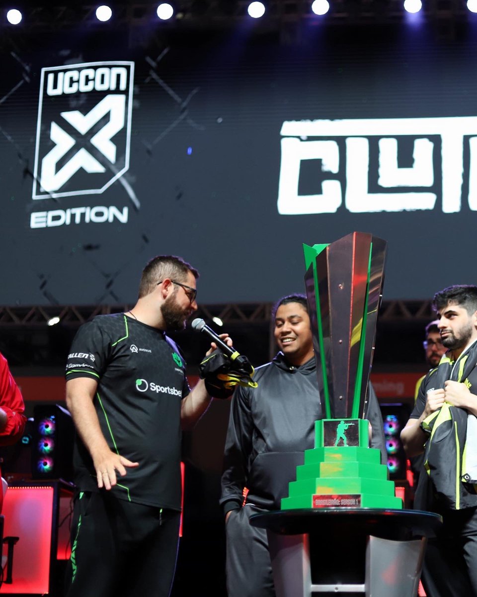 ucconx's tweet photo. Uma das presenças no #UcconX foi o professor @FalleNCS dando show de humildade com os fãs e marcando presença na @fallenstore e na final do CLUTCH! 
#UcconX23 https://t.co/nDZabDx2Qy