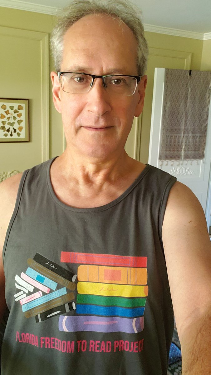 VOCalcomm's tweet photo. Ok @FLFreedomRead I'm happy with my new shirt and even happier with your cause. #FFTRP #LetKidsRead #FReadom https://t.co/CZsTA698kl