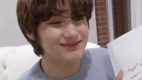 OT5_TXTogether's tweet photo. Happiest birthday to our most sweetest, talented, and hardworking maknae, Huening Kai! Thank you for always being there for the members and making us MOAs happy. We love you!🐧💙 @TXT_members
#AngelRockstarHueningkai
#MOAの天使ヒュニンカイ
#휴닝아_어서와_너를위한_여름이야 https://t.co/594M1Haeg0