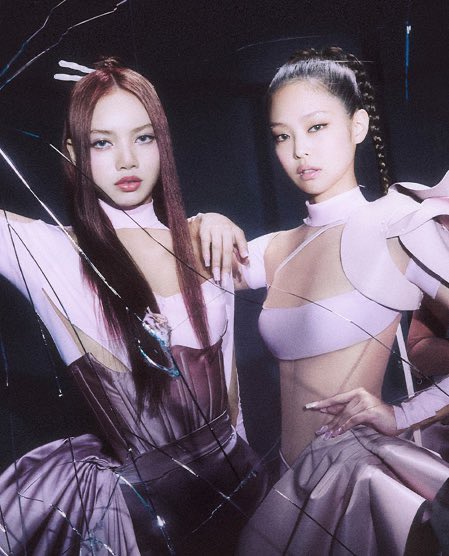 jenlisazone's tweet photo. WELL HELLOOO #JENLISA https://t.co/k8JgwqAvOH