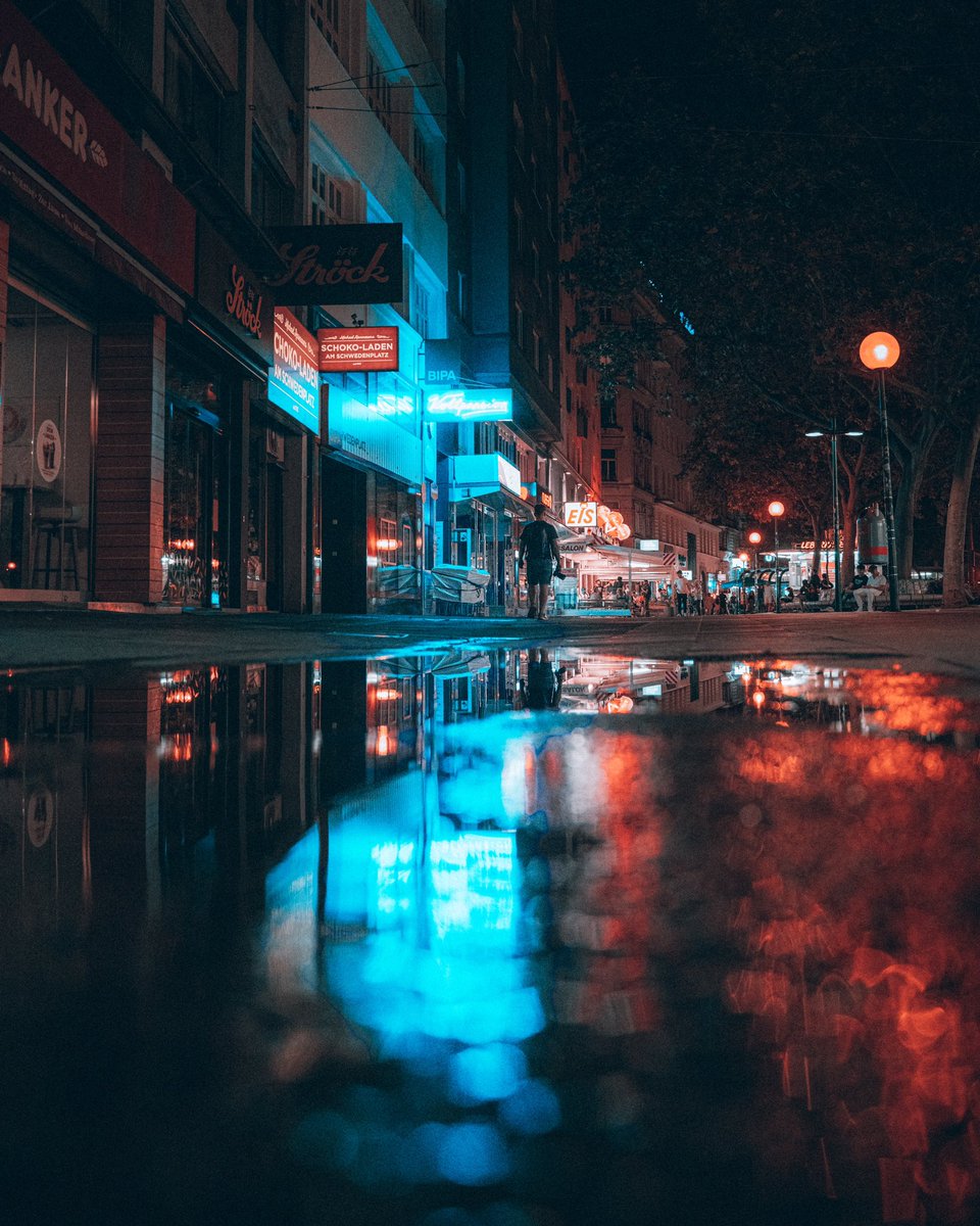 Reflection Night with <a href="/ByZoli/">𝐙 𝐎 𝐋 𝐈</a> 

#nightphotography #streetphotography #urbanphotography