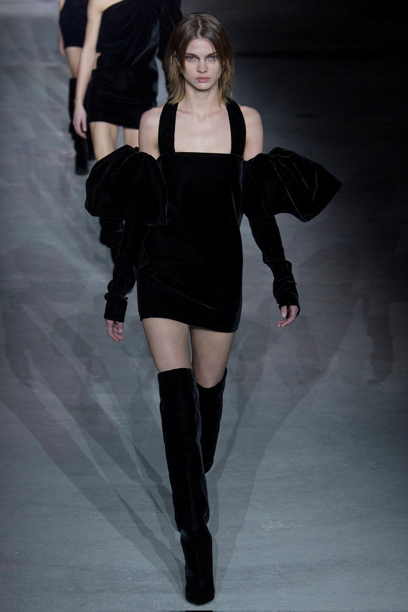 DvilCouture's tweet photo. Saint Laurent Fall 2017 https://t.co/6NhbqvFgwC